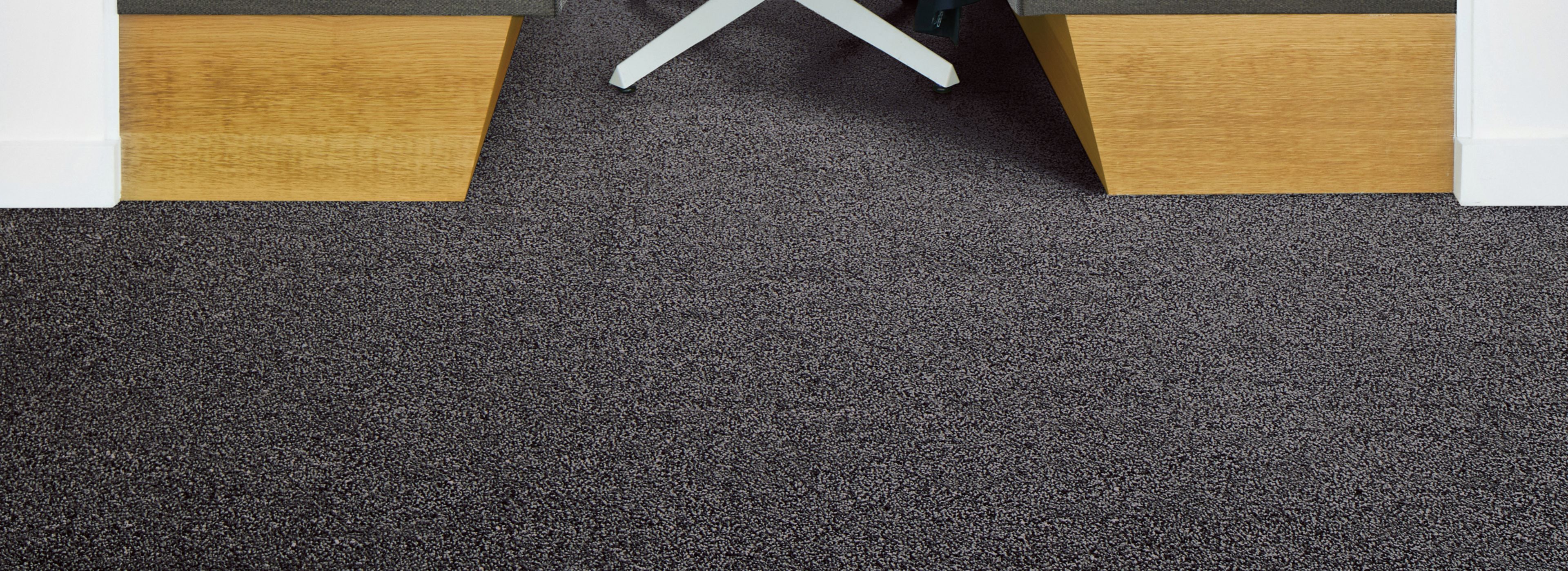 Interface Rockland Road plank carpet tile in booth numéro d’image 1